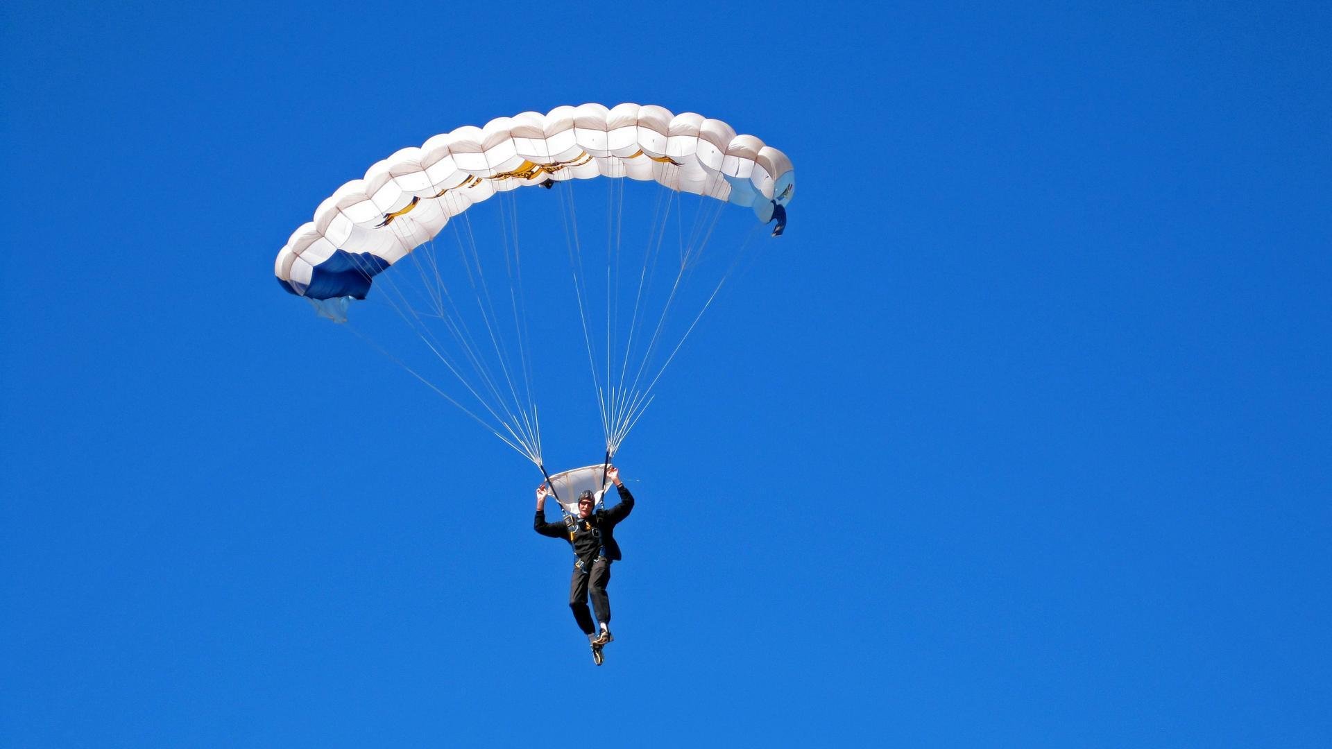 “马科斯·莫奇的防守技术与传球能力，助力美洲狮队提升整体战术水平”